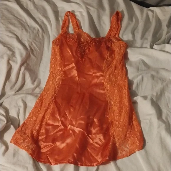 Cato Nightgown - Picture 1 of 2